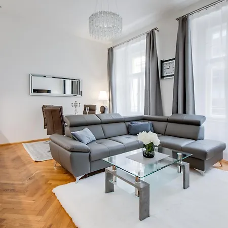 Wenceslass Square Royal شقة براغ