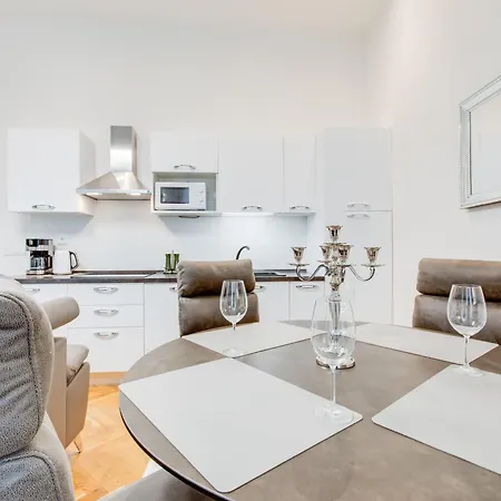 Wenceslass Square Royal شقة براغ